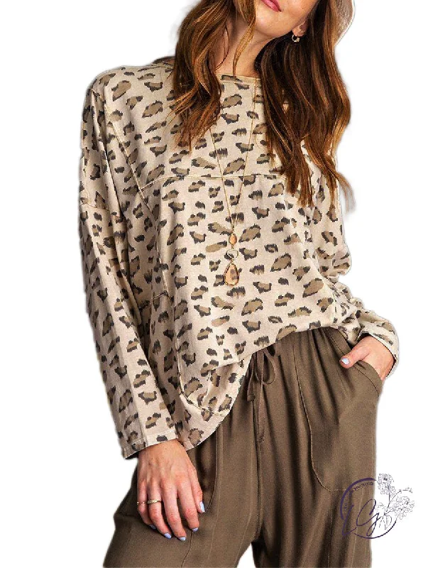 Pocket - Equipped Women Long Sleeve Top for Added FunctionalityLeopard Printed Garment Dye Loose Fit