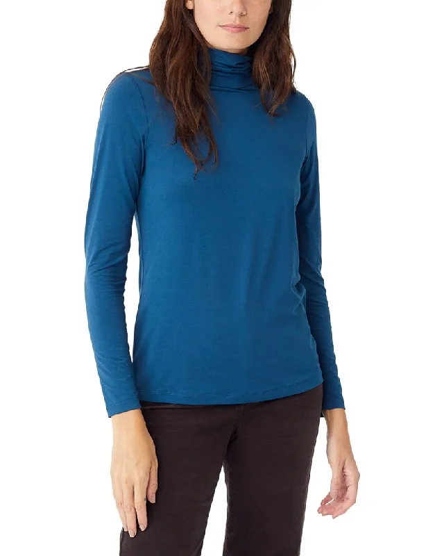 V - Neck Women Sweater to Elongate the NecklineJ.McLaughlin Nora Shirt