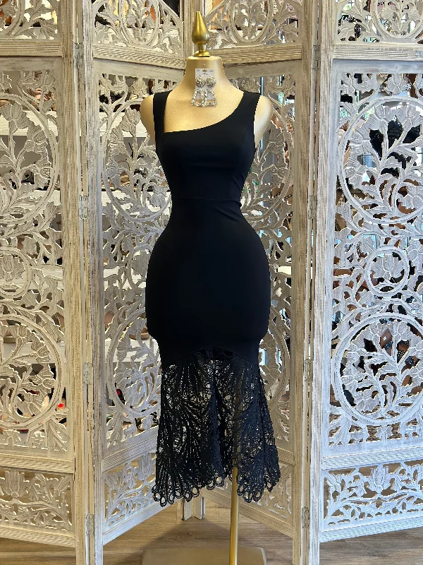 Backless Women Dress for a Sexy and Alluring Look at Evening EventsBlack Assymetrical Lace Dress