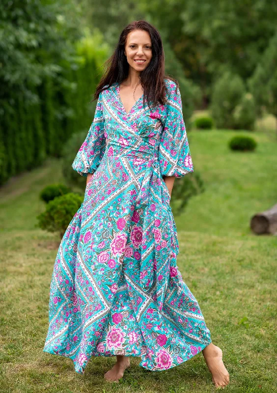 Plus Size Women Dress with a Flattering A - Line Cut for Comfort and StyleQueen Wrap Roses Garden Dress