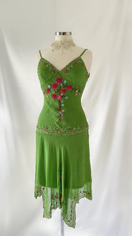 Sleeveless Women Dress in Bright Colors for Summer PartiesSpring Fairy Delight Vintage Green Silk Embroidered Midi Dress