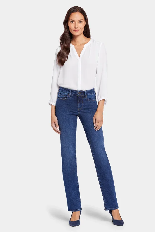 Light - wash women jeans for a fresh and summery appearanceMarilyn Straight Jeans - Cooper