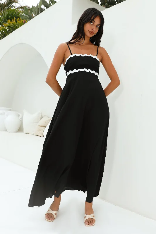 Pleated Women Dress with a Timeless and Elegant TextureBlowing Away Maxi Dress Black