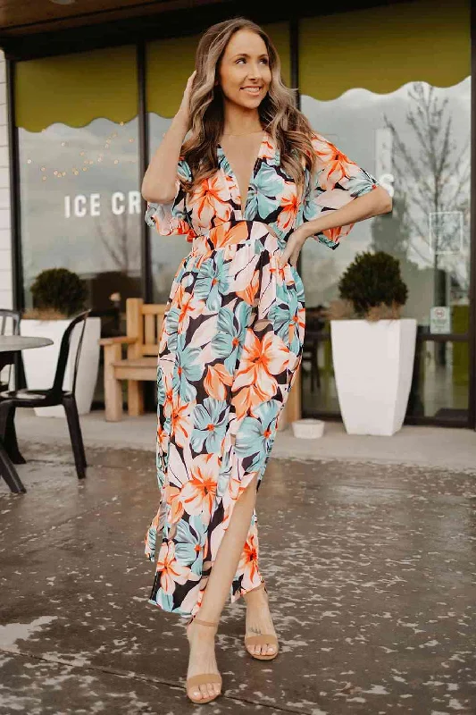 Plus Size Women Dress with a Flattering A - Line Cut for Comfort and StyleFloral Slit Plunge Short Sleeve Dress